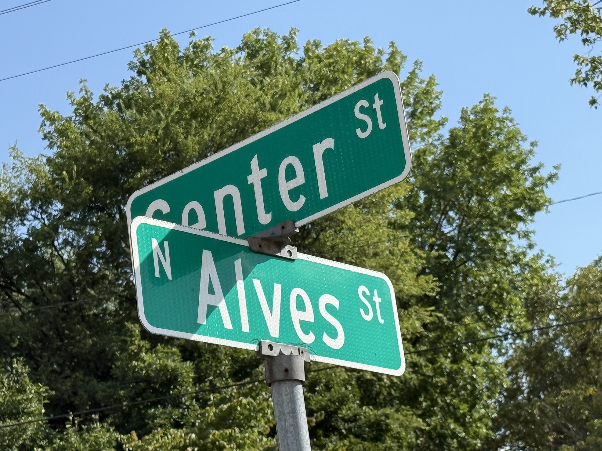 Center Street and Alves Street signs in Henderson, Kentucky